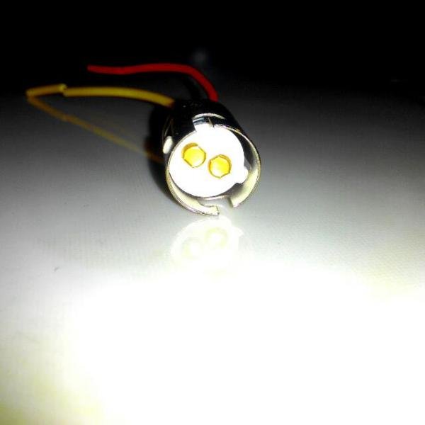1157_bulb_socket_1441449823_1fe6b882.jpg