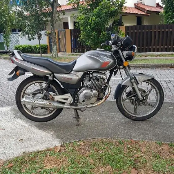 suzuki EN125_02.jpg
