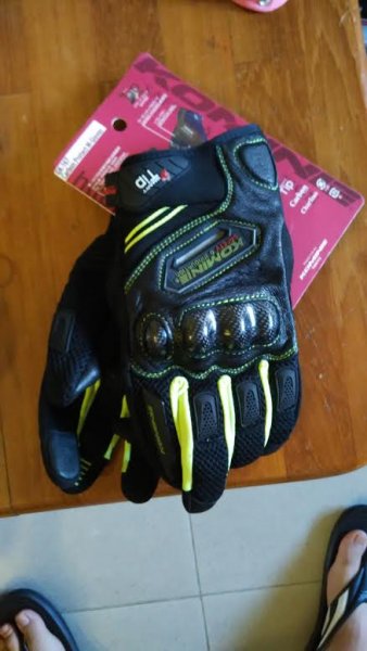 Komine glove.jpg