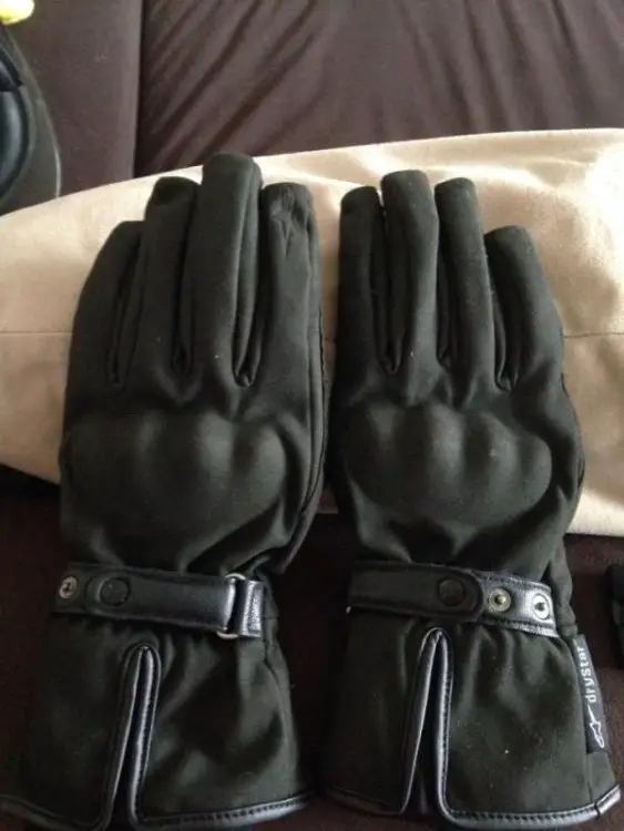 gloves front.jpg