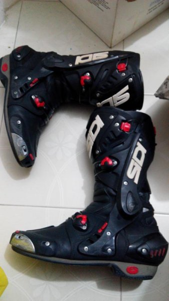 Boots Side View.jpg