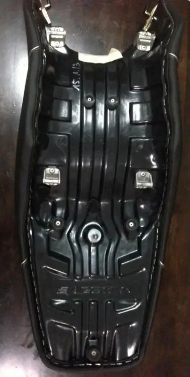 Bsgster Seat 04.jpg