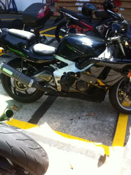 CBR FRONT RIGHT.jpg