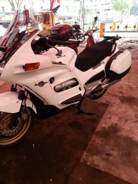 ST1100 02.jpg