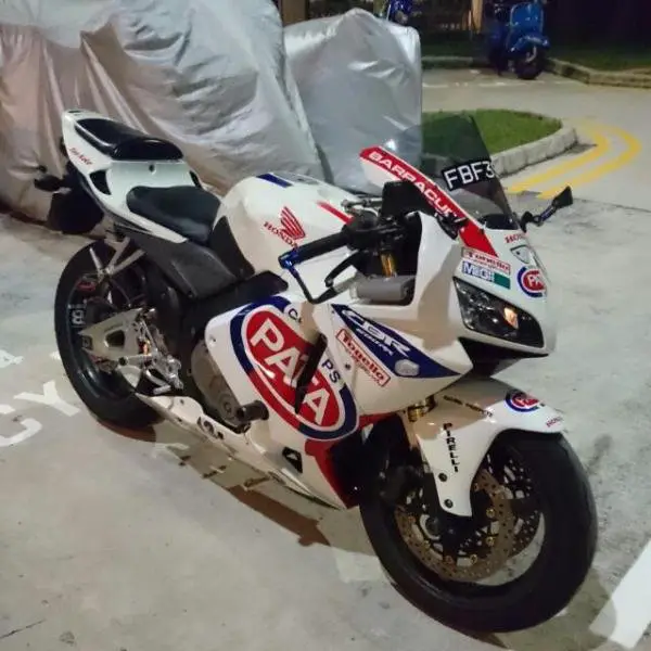 2005_cbr600rr_1500524683_da4ee65c.jpg