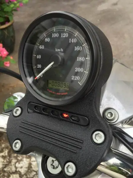 HD XL883 Speedometer.jpg
