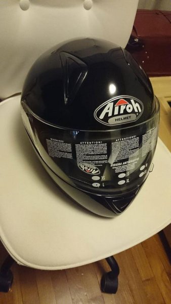 Airoh1.jpg