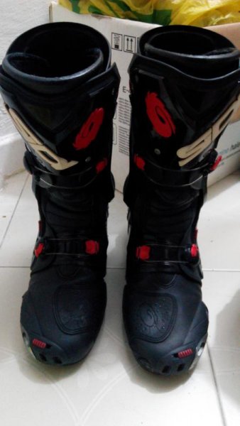 Boots.jpg