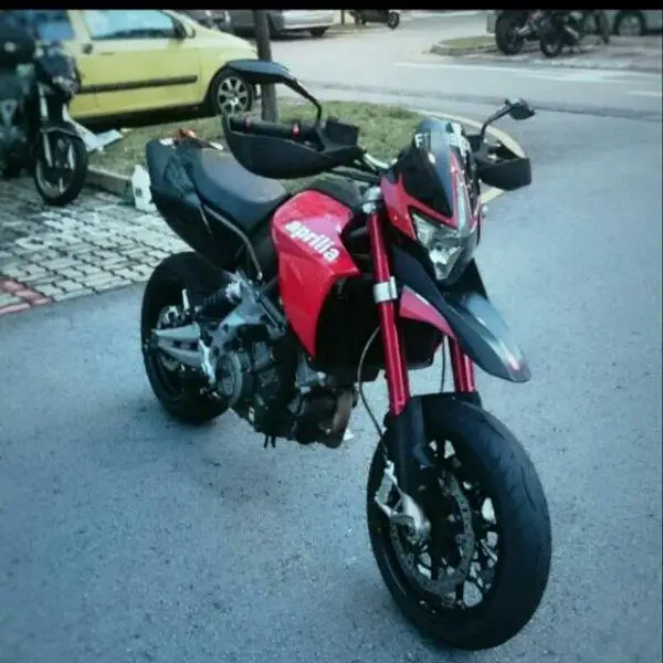 aprilia_dorsoduro_750_1461407908_7a928d87.jpg