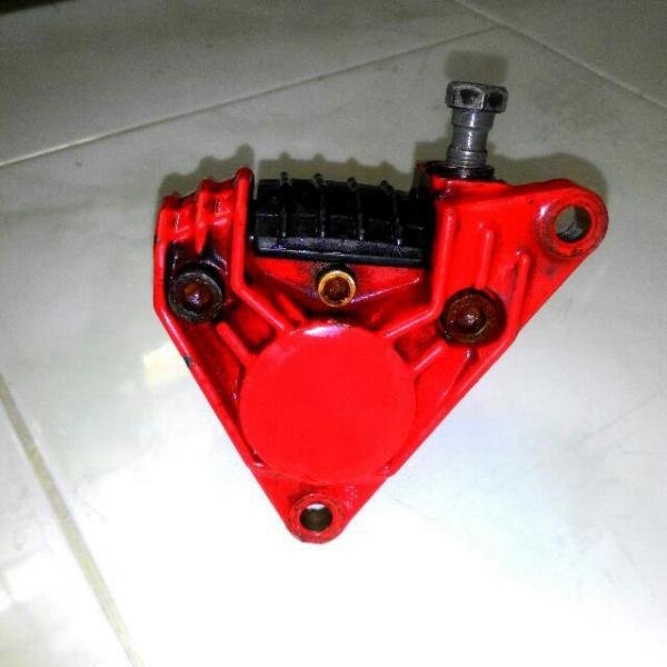 aprilia_rs_125_rear_caliper_with_brake_pump_1442135945_09cde997.jpg