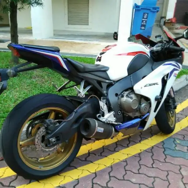 cbr1000rr_1438311201_4824efd9.jpg