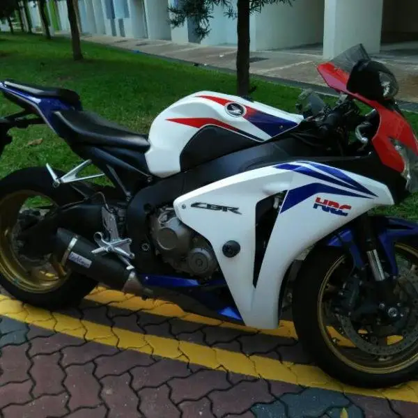 cbr1000rr_1438311201_4e4ff9b2.jpg