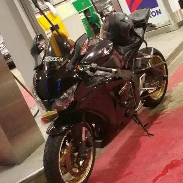 cbr1000rr_honda_2010_sept_urgent_sales_1462872597_14b85a88.jpg