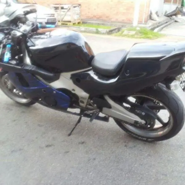 cbr_fireblade_400cc_1402985245_0633f224.jpg