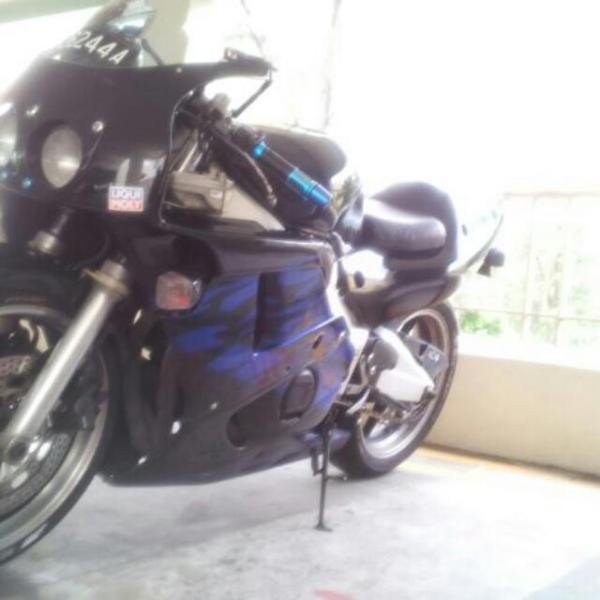 cbr_fireblade_400cc_1402985245_bb5221d7.jpg