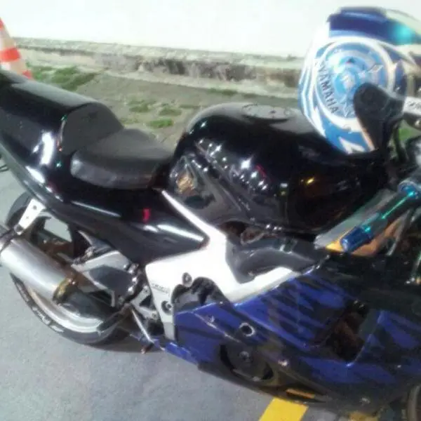 cbr_fireblade_400cc_1402985245_c812cad6.jpg