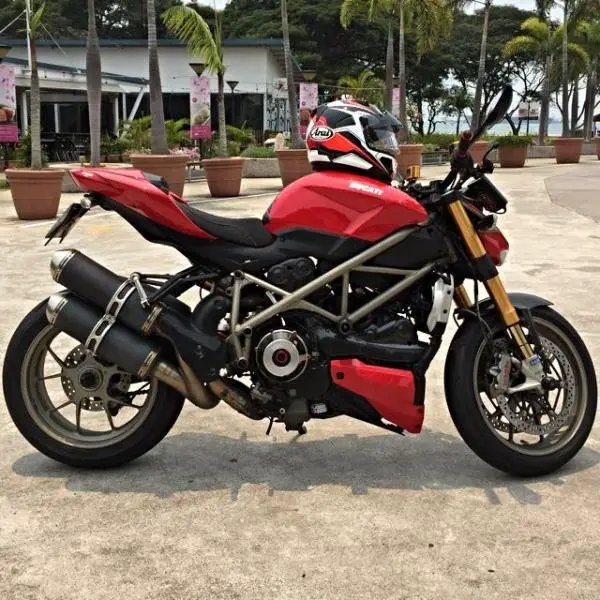 ducati_streetfighter_s_1454480993_d9565c94.jpg