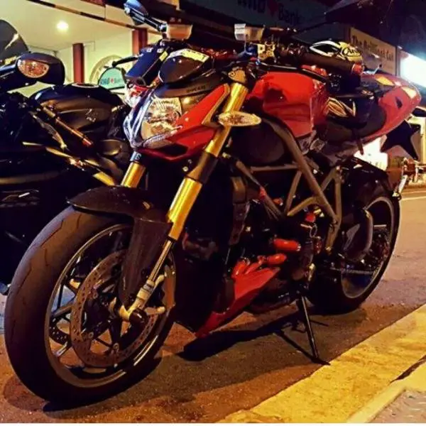 ducati_streetfighter_s_1483706205_3de525dc.jpg