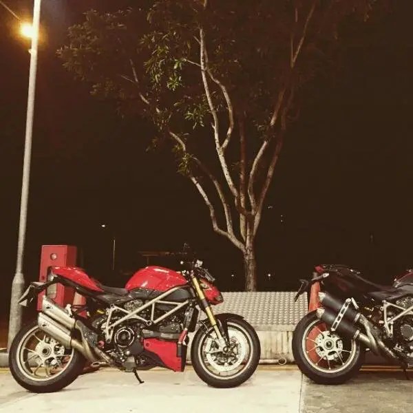 ducati_streetfighter_s_1483707249_896a76eb.jpg