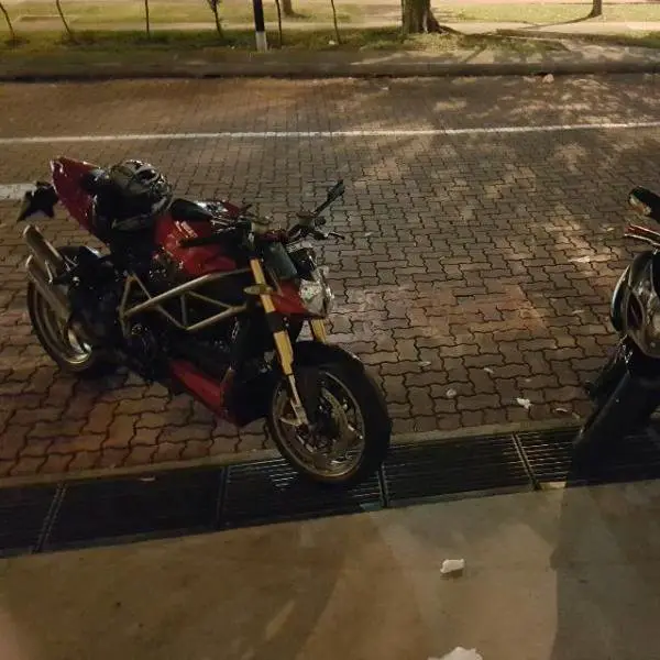 ducati_streetfighter_s_1483707250_a052c489.jpg