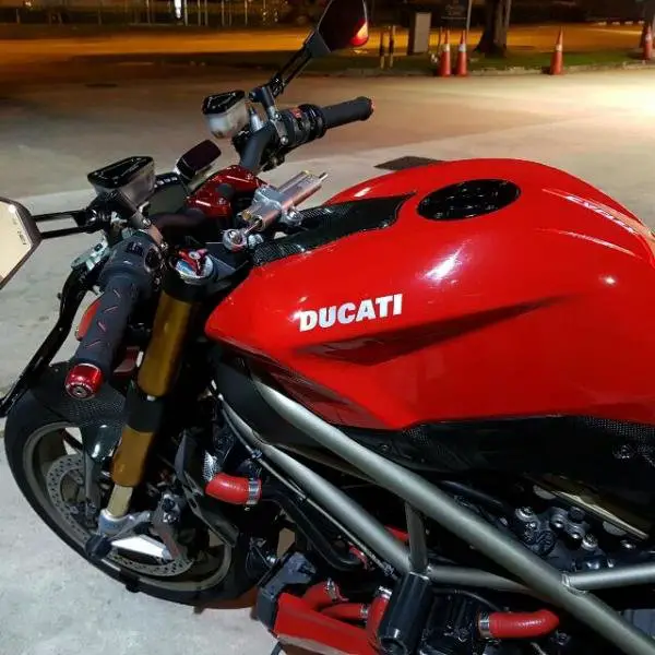 ducati_streetfighter_s_1483802564_d6f513de.jpg