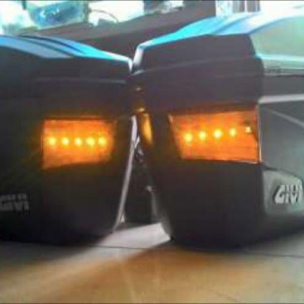 givi_e22_side_pannier_e22ns_orange_led_1471179744_a84e0bb5.jpg