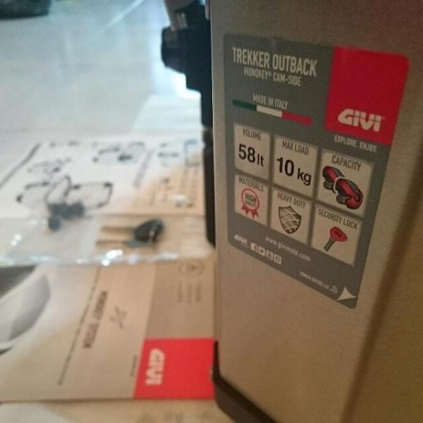 givi_trekker_outback_58l_1463212906_5013d4b0.jpg