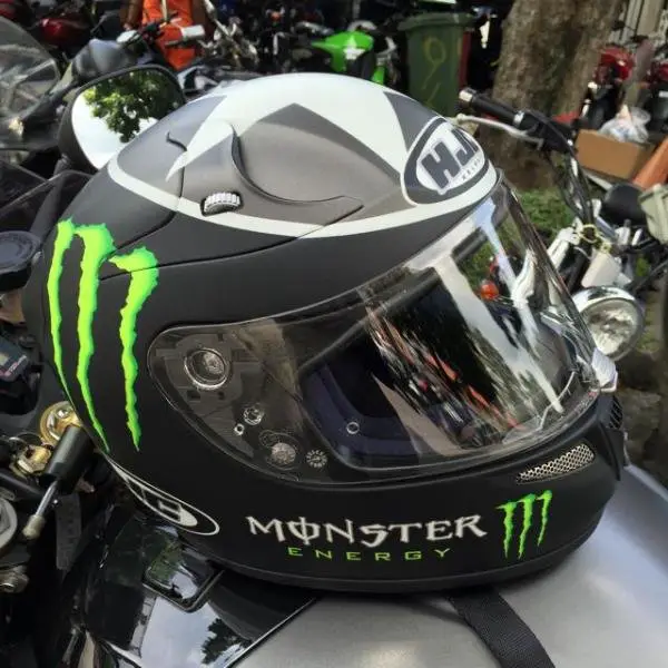 hjc_rpha_10_helmet_1458708673_55a9f3c5.jpg