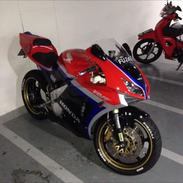 honda_rvf_400_1429620312_80d95408.jpg