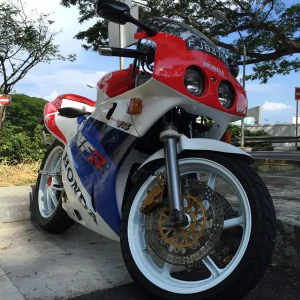 honda_vfr400r.jpg