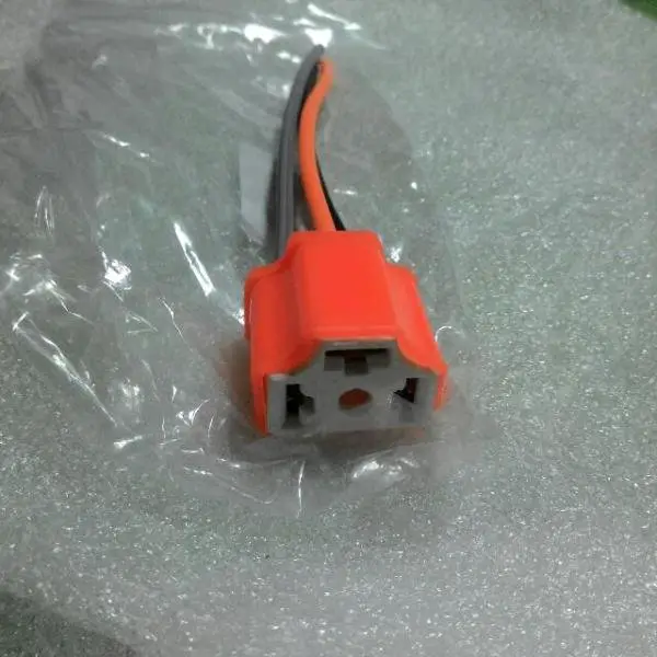 instock_h4_light_bulb_socket_1463758222_bd7774f0.jpg