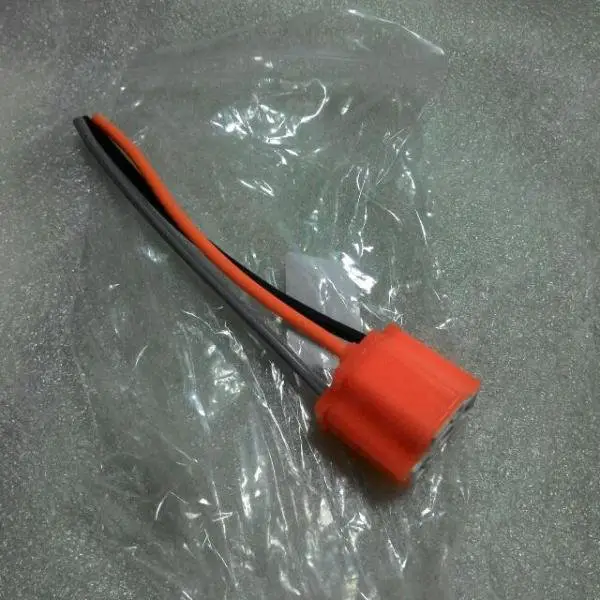 instock_h4_light_bulb_socket_1463758222_e98c546e.jpg
