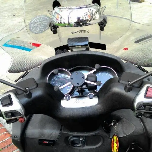piaggio_mp3_400ie_2010_1460945409_c1b3a52b.jpg