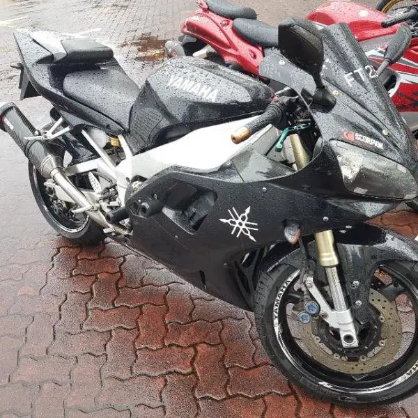 r1_2001_yamaha_1490868695_8ffe77e5.jpg