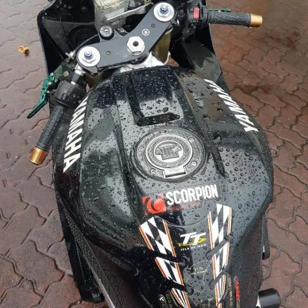 r1_2001_yamaha_1490868697_f70a9e5a.jpg