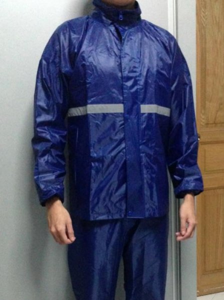 raincoat_blue_01.jpg