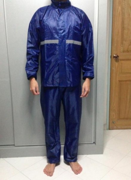 raincoat_blue_02.jpg