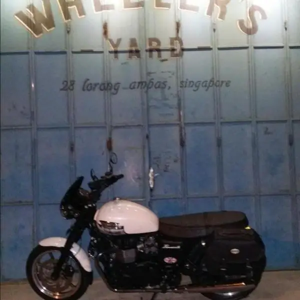 triumph_bonneville_se_2014_.jpg