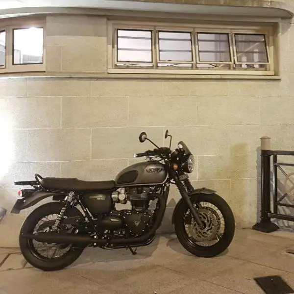 triumph_t120_black_1485309929_8d4c9ce7.jpg