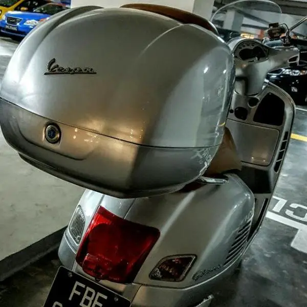 vespa_gts_300_1473558968_e667d4cf.jpg