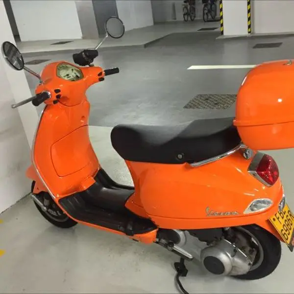 vespa_lx150_orange_1465214783_e34a6315.jpg