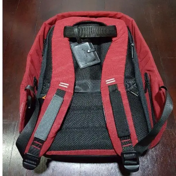 xd_design__bobby_antitheft_backpack_2.jpg