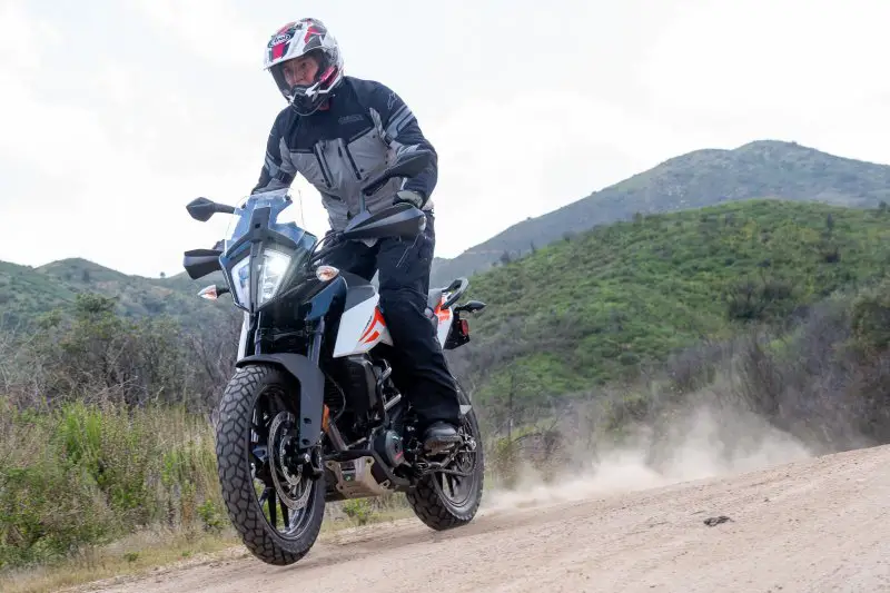 2020-KTM-390-Adventure-Review-ADV-motorcycle-11.thumb.jpg.9a95fcb8ff4235880fb68f71952503d8.jpg