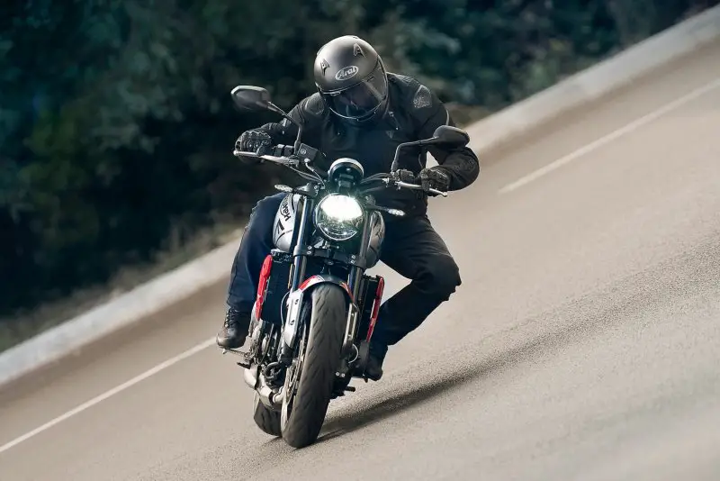 2021-Triumph-Trident-660-First-Look-sport-motorcycle-14.thumb.jpg.ec5b52e6f57b5fc84aaccc3a38f00eaa.jpg
