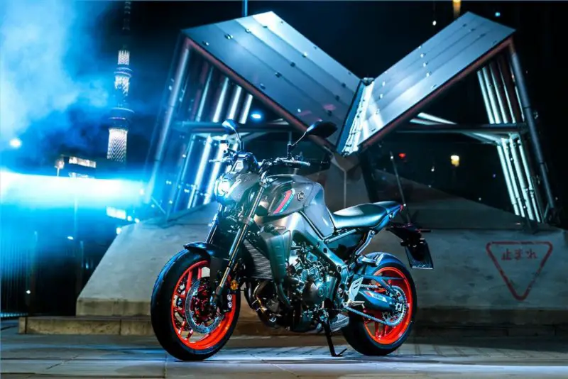 2021-Yamaha-MT-09-front-3_4-1536x1024.thumb.jpg.fea86124b2d95360caebf867d6e209da.jpg