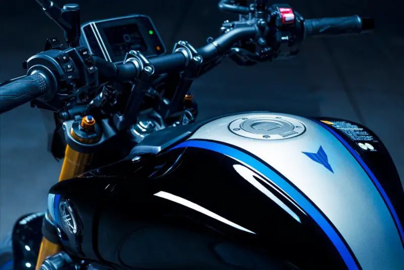 2021-Yamaha-MT-09-handlebar-detail-1536x1024.thumb.jpg.d57f3be7cf71328516bcc57f99955691.jpg