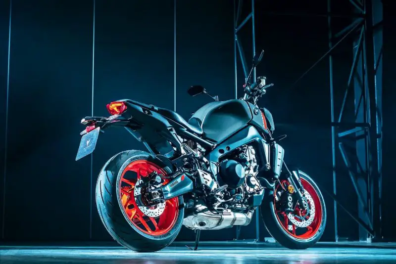 2021-Yamaha-MT-09-rear-3_4-1536x1024.thumb.jpg.ed37646a253b30851e8ceef926df89cf.jpg