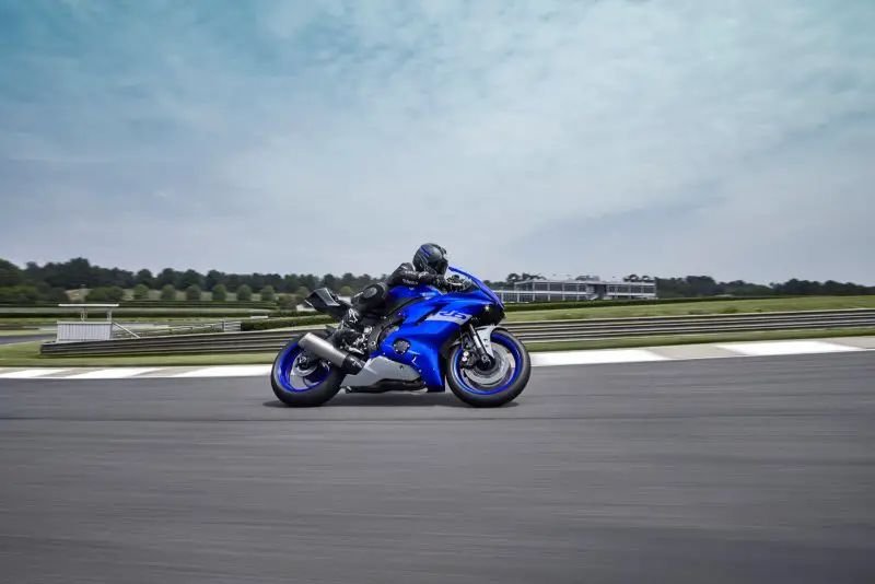 2021_YAM_YZFR6RACE_EU_DPBMC_ACT_004_03_preview.thumb.jpg.34460de69aca9cb8670d779b39c73ba2.jpg