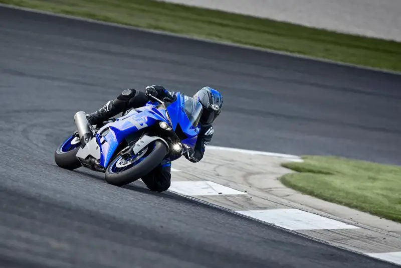 2021_YAM_YZFR6RACE_EU_DPBMC_ACT_005_03_preview.thumb.jpg.1d9d2b06db60c58275704eace498bab9.jpg