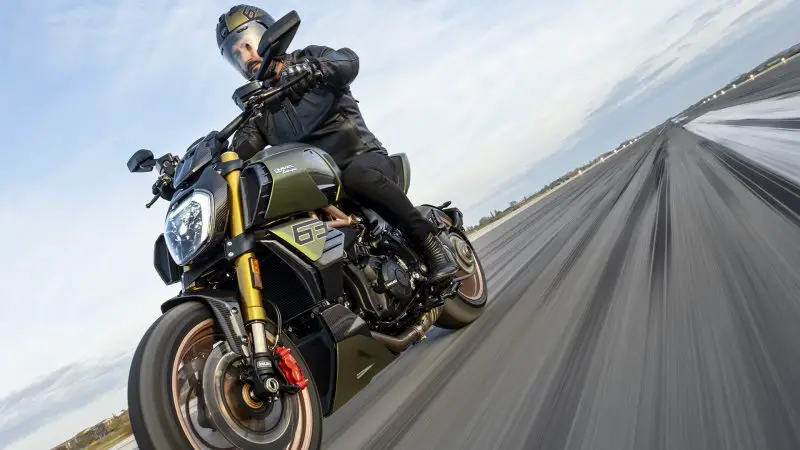 Diavel-lambo-MY21-03-Tech-Spech-Gallery-1920x1080.thumb.jpg.74b06638ebd1c012c97ffa809da03bbc.jpg